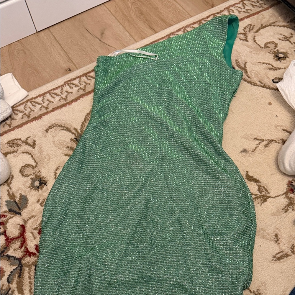 Elegant Green One-Shoulder Mini Dress Superdown
